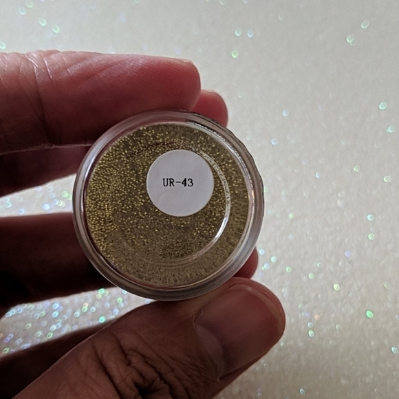 Gold matte effect nail dip powder - Picture 4 of 5